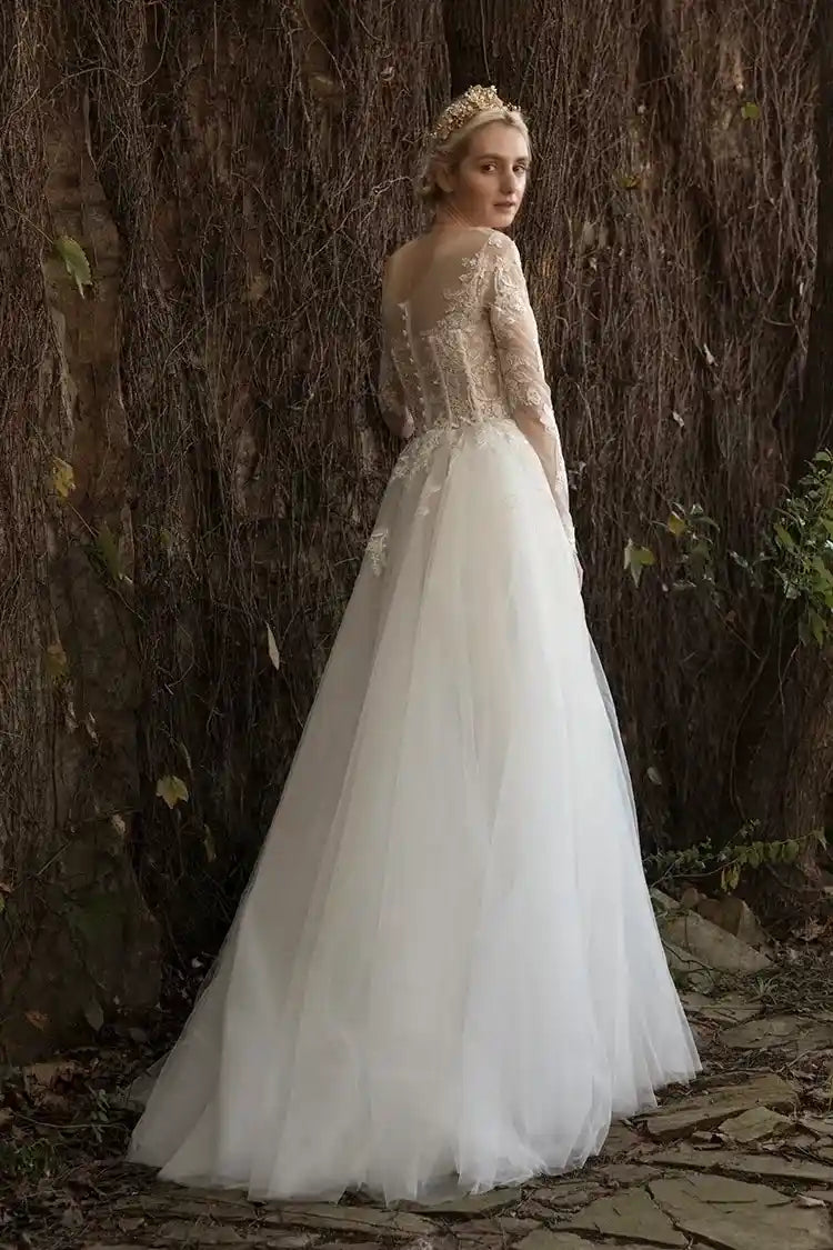 Robe de mariée romantique dos tulle jupe volumineuse couronne florale