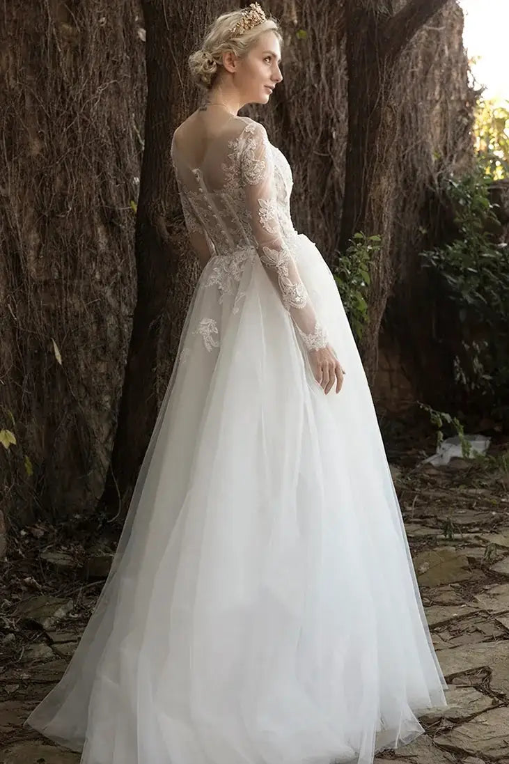 Robe de mariée dos transparent dentelle brodée manches longues profil