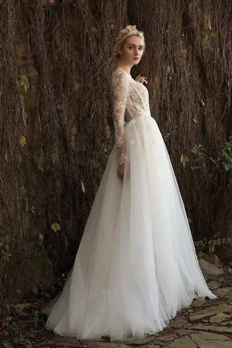 Robe mariée princesse tulle dentelle profil jupe volumineuse élégante