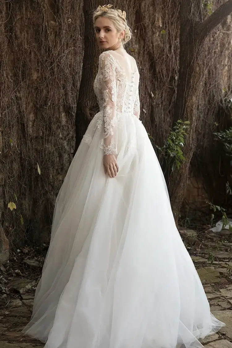 Robe de mariée romantique trois quarts tulle dentelle traîne vaporieuse