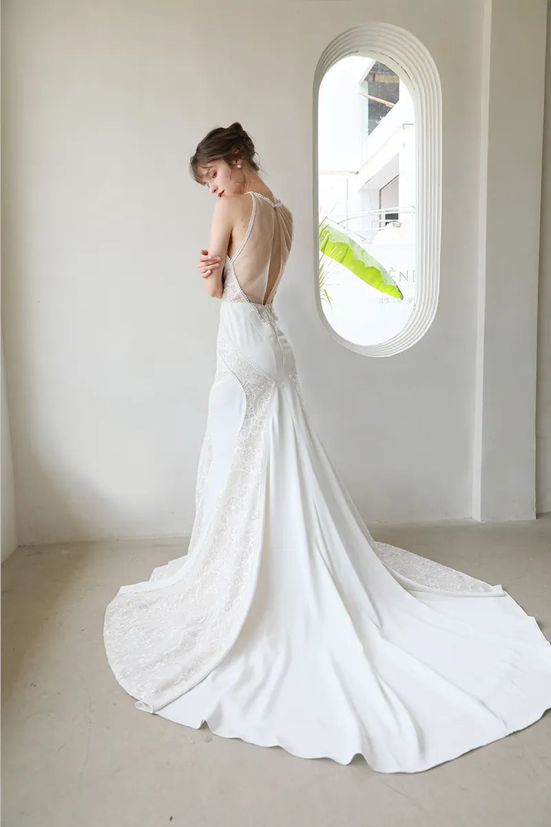 Robe de Mariée Satin et Dentelle Col Montant