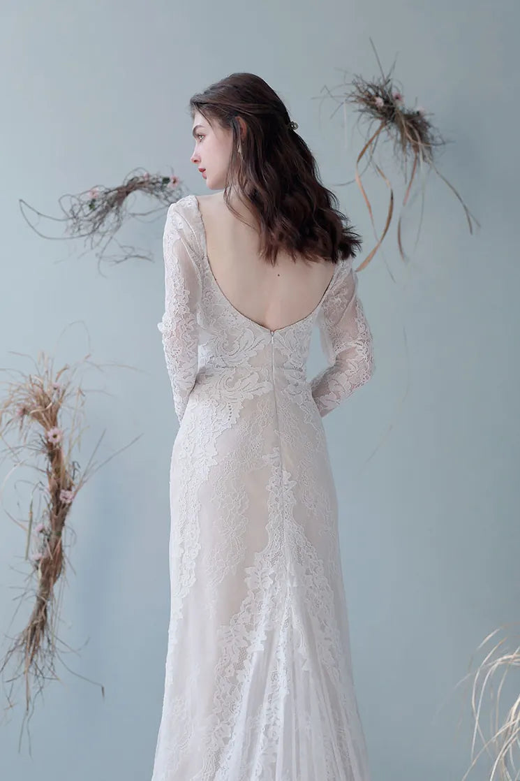Robe de mariée dentelle dos nu plongeant manches longues transparentes