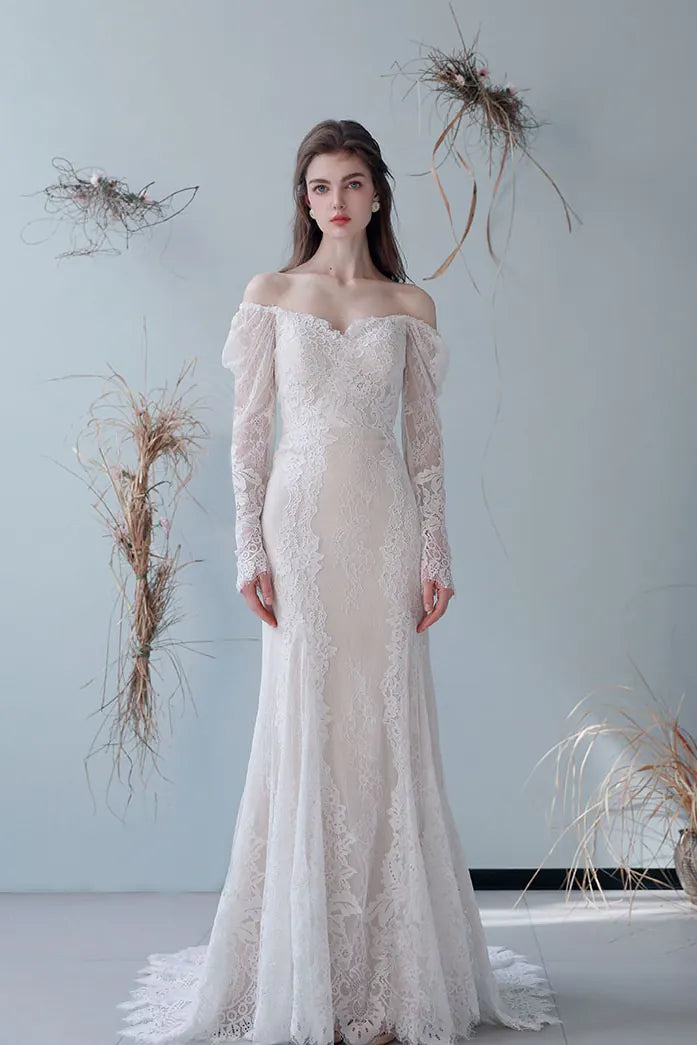 Robe de mariée sirène dentelle épaules dénudées traîne complète photo en pied