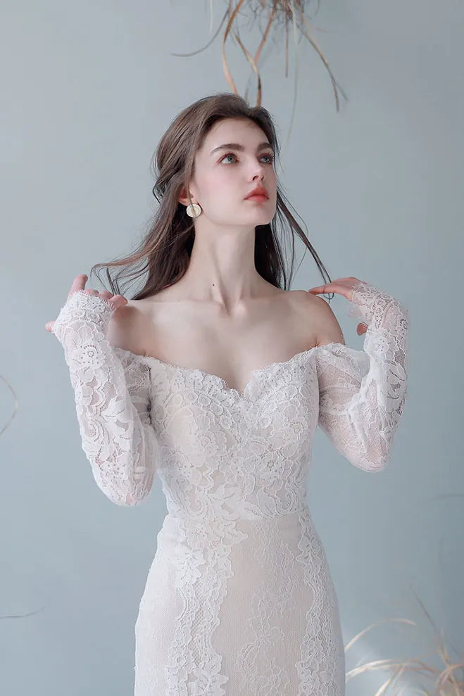 Robe mariée dentelle épaules dénudées manches longues finitions délicates