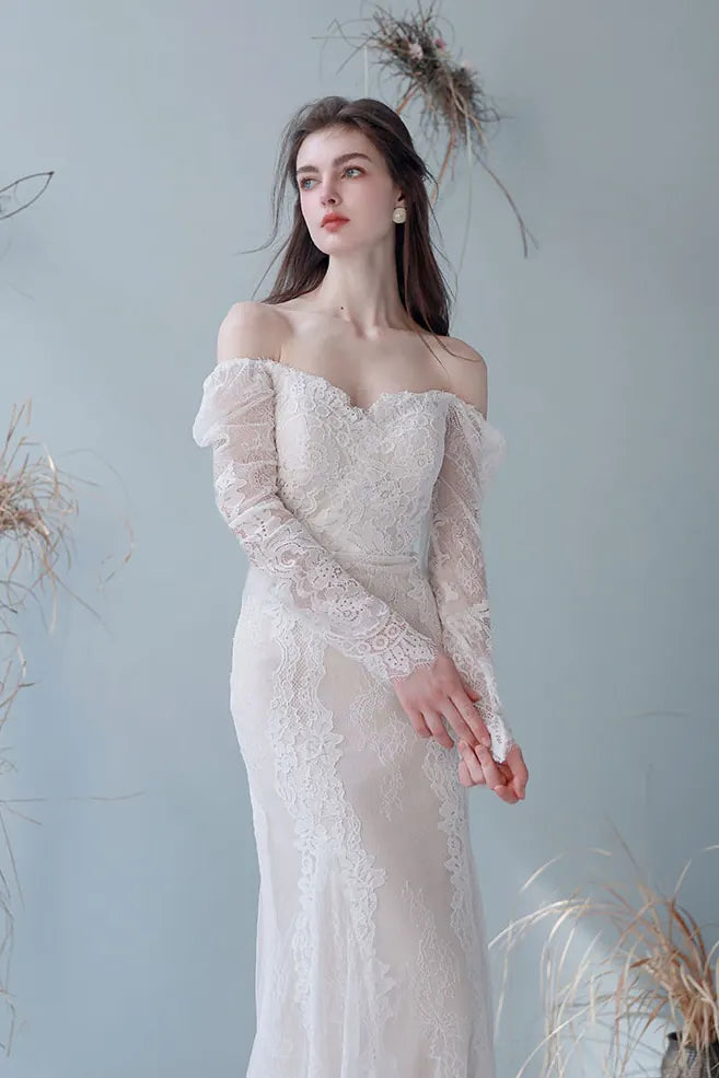 Robe mariée dentelle épaules dénudées col bardot coupe sirène élégante