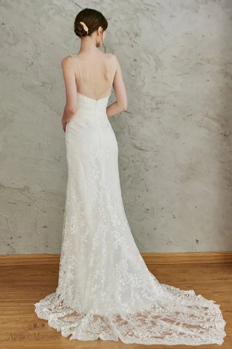 Vue arrière de la robe de mariée sirène dos nu en dentelle bohème chic