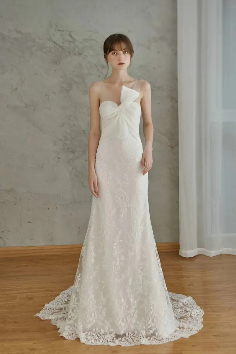 Vue entière de la robe de mariée sirène dos nu en dentelle bohème chic