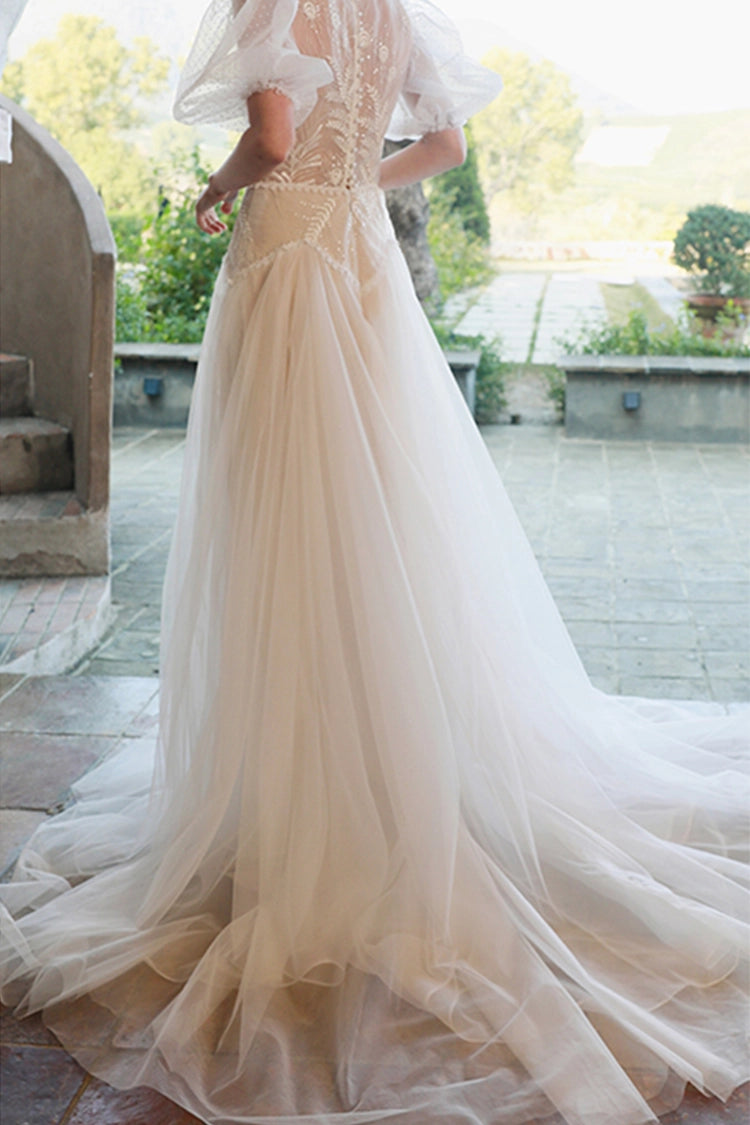 Coupe taille basque en pointe qui affine la silhouette et allonge le buste.