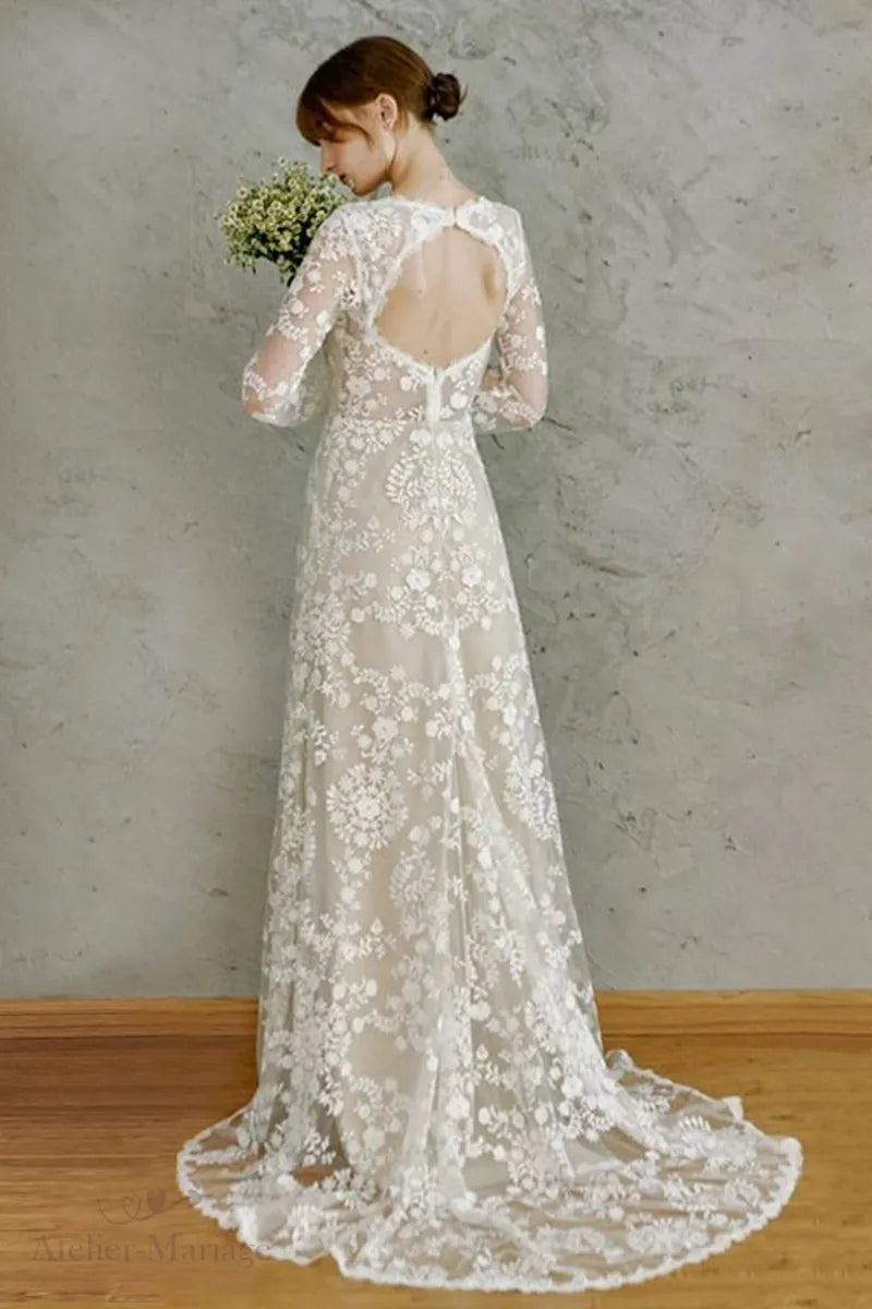 Vue complète de robe de mariée vintage bohème à manches longues et dos nu