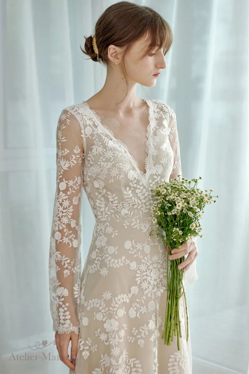 Robe de mariée vintage bohème avec manches longues romantiques et dos nu style déesse