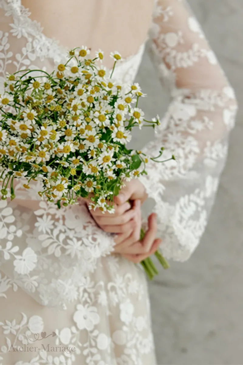 Dos de robe de mariée vintage bohème à manches longues et dos nu
