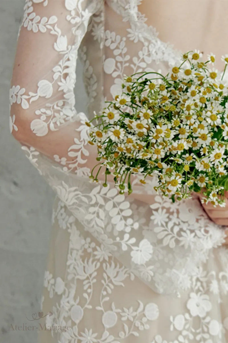 Manches et col de robe de mariée vintage bohème à manches longues et dos nu
