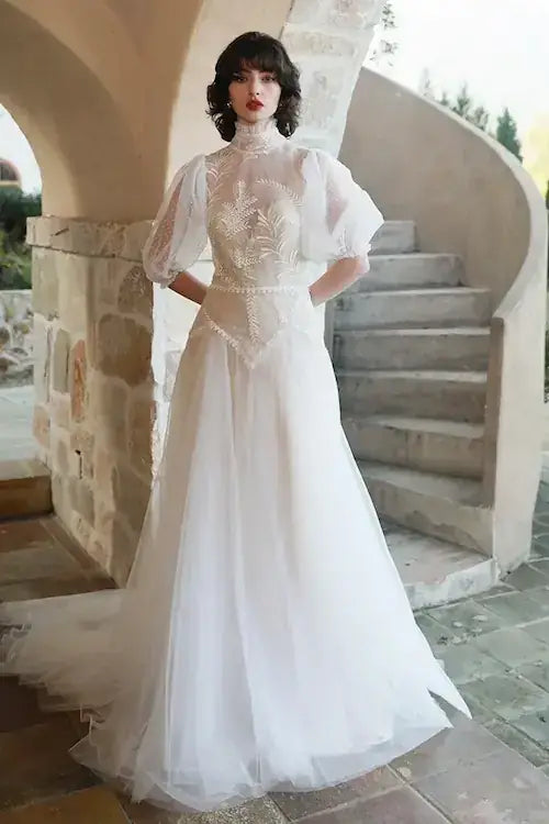 Robe de mariée vintage à col montant qui allonge la silhouette