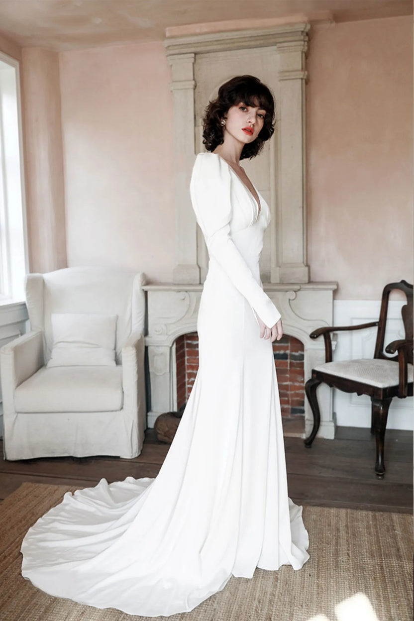 Robe de mariée vintage satin manches bouffantes et col V plongeant