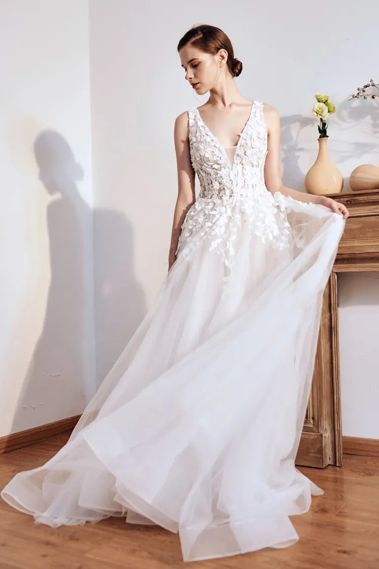 Robe fluide et légère parfaite pour un mariage en domaine ou sur la plage.