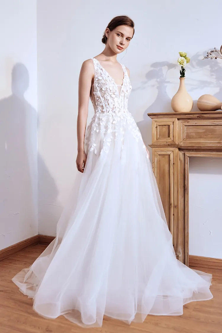 Une silhouette élégamment sculptée par la coupe de cette robe bohème.