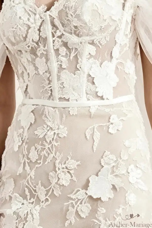 Allure sensuelle et raffinée d'une robe de mariée sirène avec transparence bustier.