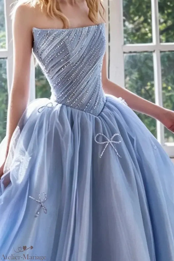 Structure haute couture du bustier bleu à paillettes fines pour un mariage féerique.
