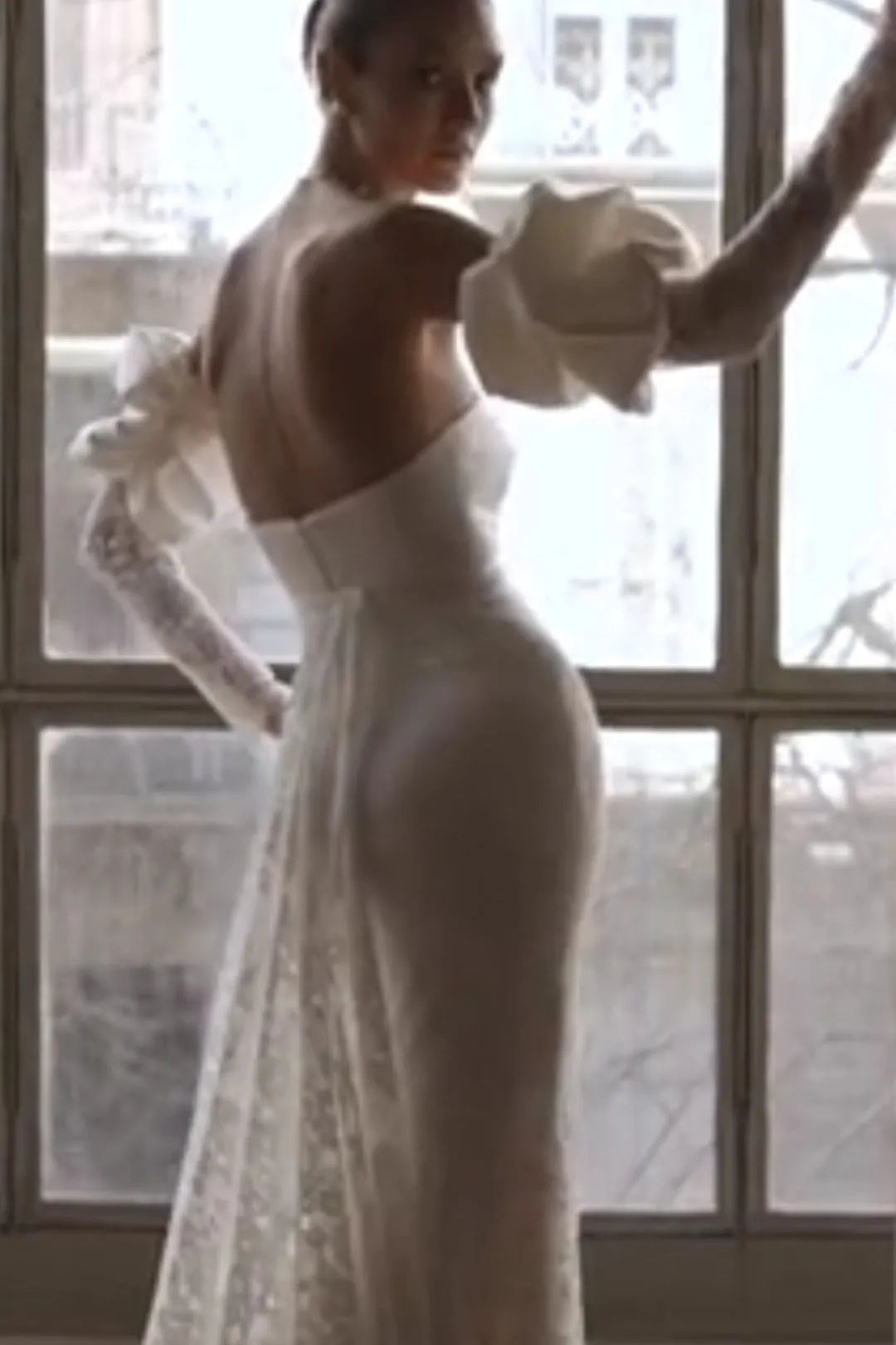 Système d'élastique invisible et confortable pour maintenir la manche sans serrer le bras.