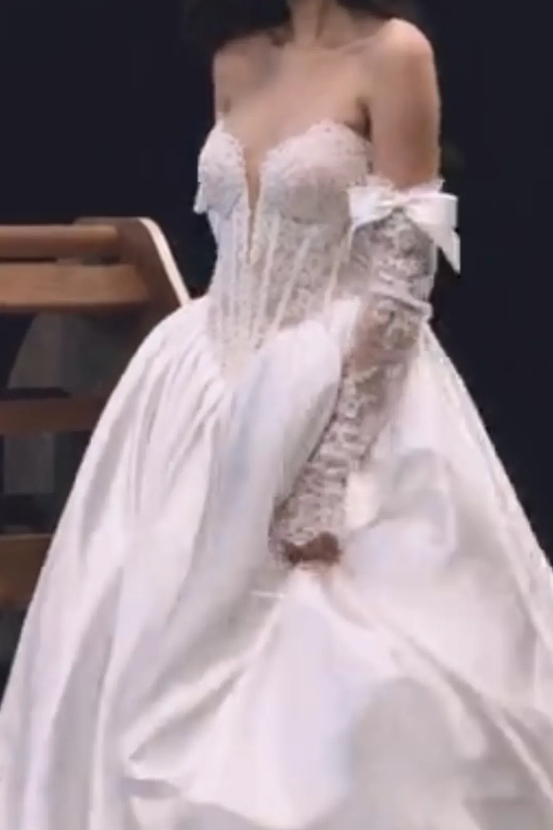 Inspiration mariage 2026 : la tendance des nœuds et de la dentelle.