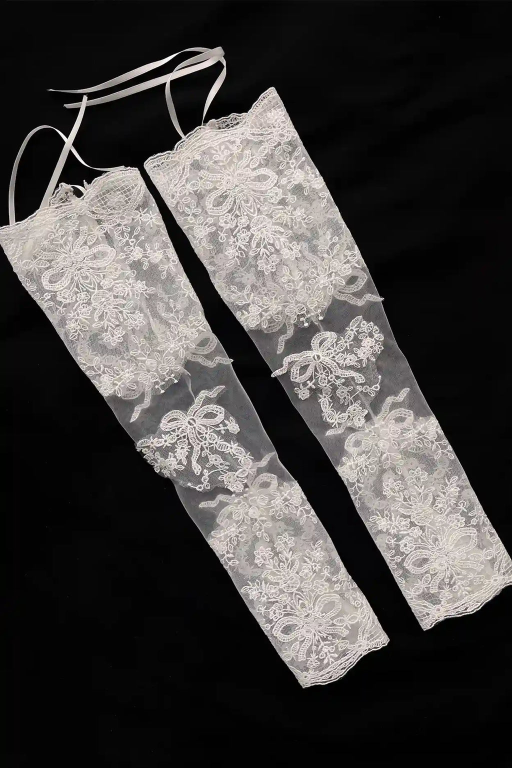 Transparence élégante et légèreté du tulle sur les manches amovibles pour mariée.